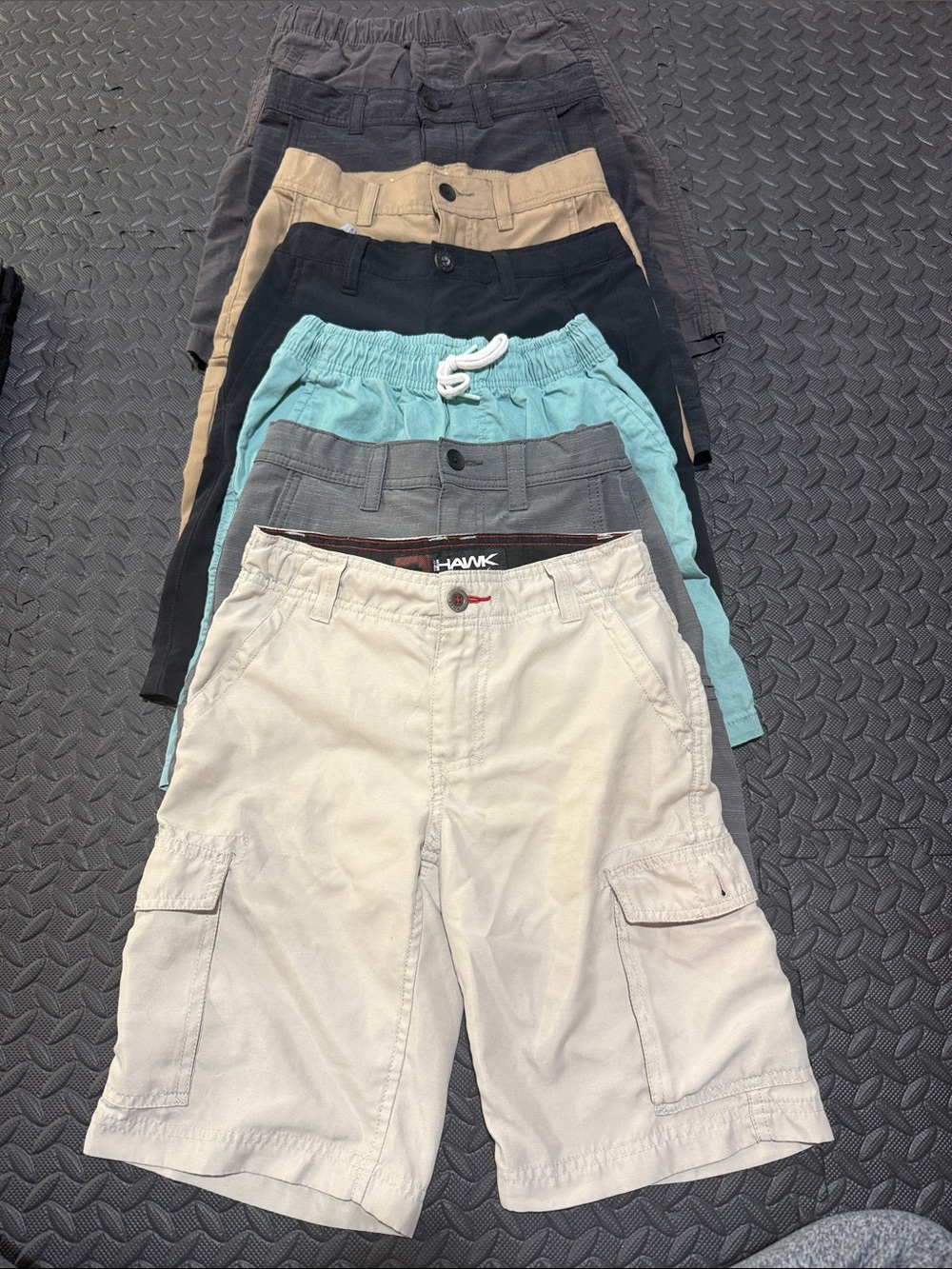 Under Armour & Urban Pipeline Boys Cargo Shorts huge Bundle Size Medium